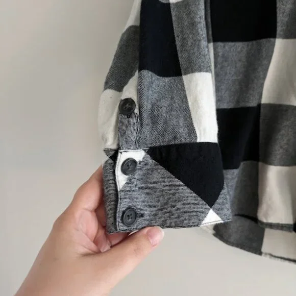 Torrid Cream and Black Plaid Flannel with Hood Size 1/1X - Picture 7 of 10